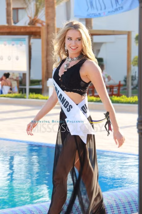 Muon dang quang, Nguyen Thi Thanh phai danh bai dan 