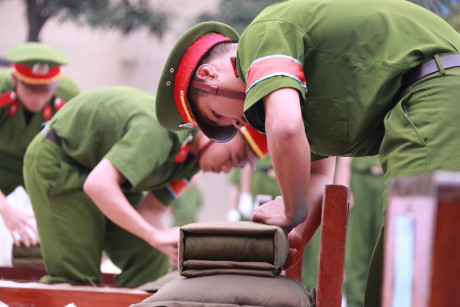 Xem màn huấn luyện bài bản của học viên trường cảnh sát - Ảnh 18 Xem man huan luyen bai ban cua hoc vien truong canh sat - Anh 18