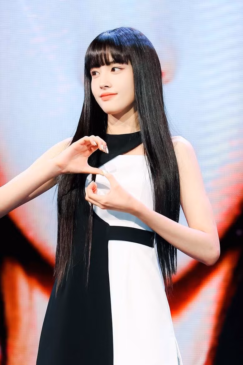 4 nữ thần tượng sinh năm 2004 nổi như cồn vì "quá xinh đẹp" ảnh 1