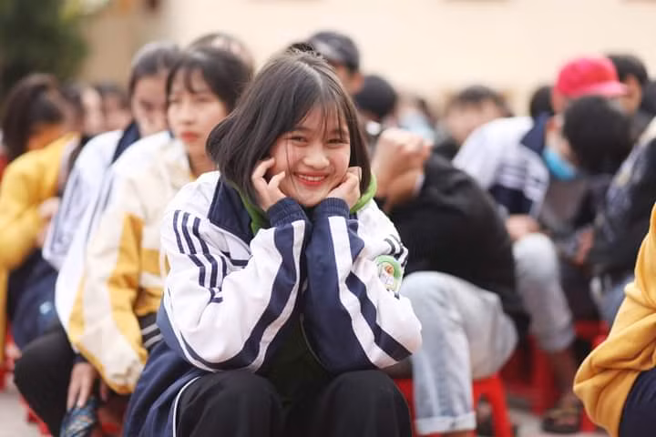 Mùa gợi đến đôi mắt huyền nâu. Ảnh: Phú Hòa.