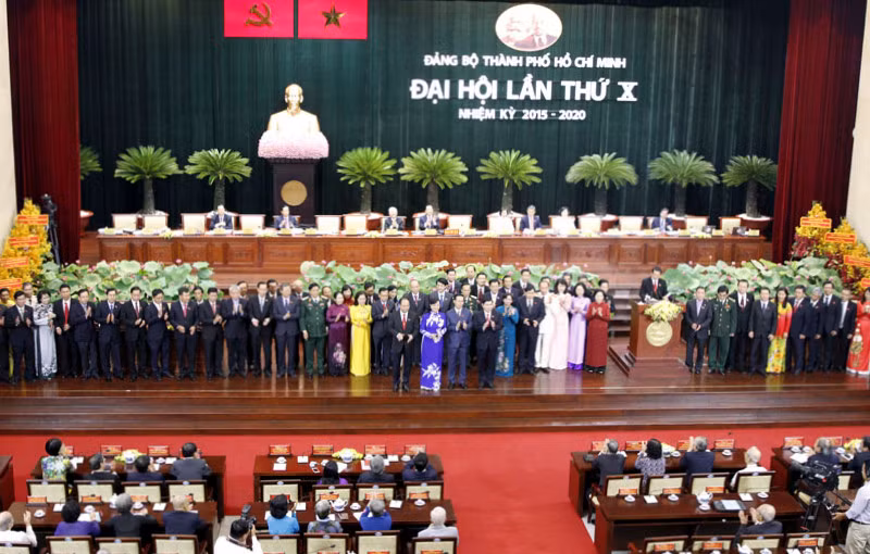 Ban chấp hành Đảng bộ TPHCM khóa X ra mắt. Ảnh: VGP