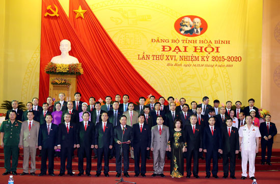 Ban chấp hành Đảng bộ tỉnh Hòa Bình khóa XVI ra mắt. Ảnh: Trang thông tin Đại hội Đảng lần thứ XII Ban chấp hành Đảng bộ tỉnh Hòa Bình khóa XVI ra mắt. Ảnh: Trang thông tin Đại hội Đảng lần thứ XII