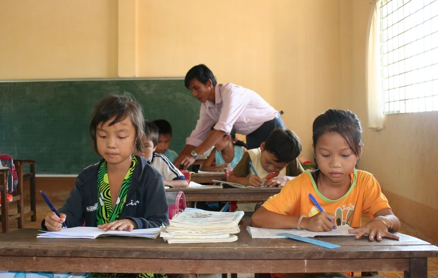 Thầy trò ở huyện Hồng Ngự (Đồng Tháp) - nơi giáp biên giới Campuchia