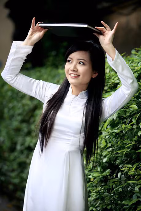Ngan ngo truoc net nhu mi cua co giao tai nang duyen dang Phan Hong Anh - Anh 7