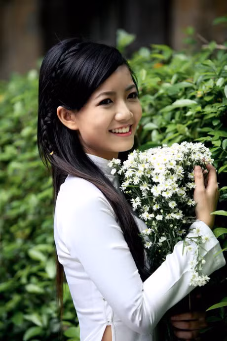 Ngan ngo truoc net nhu mi cua co giao tai nang duyen dang Phan Hong Anh - Anh 8