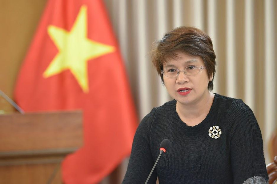 Bà Nguyễn Thu Thủy, Vụ trưởng Vụ Giáo dục Đại học (Bộ GD&amp;ĐT) báo cáo tại Hội nghị.