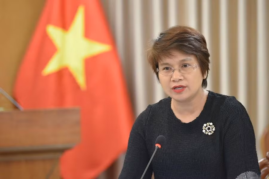 Bà Nguyễn Thu Thủy, Vụ trưởng Vụ Giáo dục Đại học (Bộ GD&amp;ĐT) báo cáo tại Hội nghị.