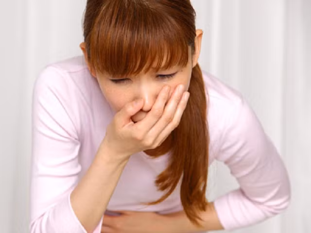  Đau bụng, ợ chua là dấu hiệu bị ung thư dạ dày nhiều người thường bỏ qua. Ảnh minh họa 