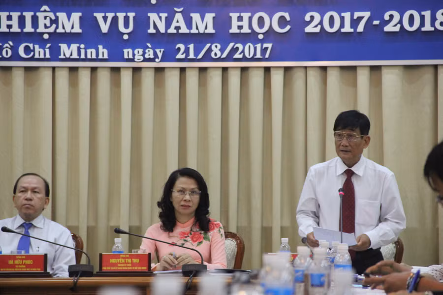 Ông Nguyễn Tiến Đạt, Phó GĐ Sở GD&ĐT TPHCM phát biểu tại đầu cầu TPHCM