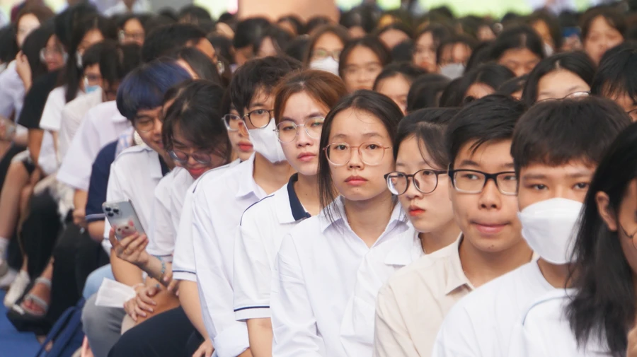 Tân sinh viên Trường Đại học Khoa học Xã hội và Nhân văn, Đại học Quốc gia TPHCM trong ngày khai giảng 21/9. 