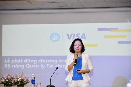 Bà Đặng Tuyết Dung - Giám đốc Visa Việt Nam và Lào - phát biểu tại buổi lễ