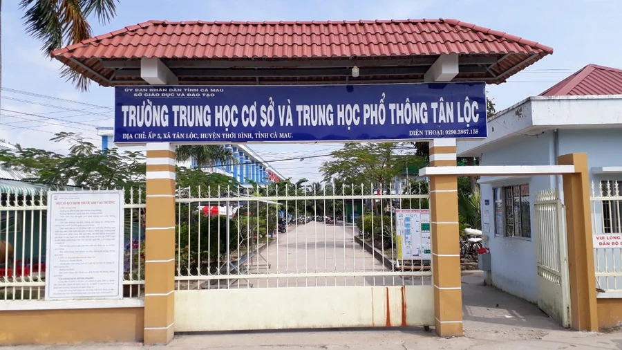 Trường THCS và THPT Tân Lộc, huyện Thới Bình (Cà Mau).