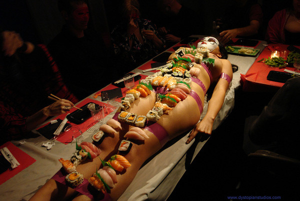 Có gì đặc biệt trong thương hiệu Sushi khỏa thân nổi tiếng nhất thế giới? - Ảnh 1. Có gì đặc biệt trong thương hiệu Sushi khỏa thân nổi tiếng nhất thế giới? - Ảnh 1.
