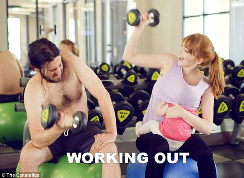 Mẹ trẻ xinh đẹp kéo áo cho con bú mọi nơi gây “sốt” ảnh 5 video me tre xinh dep keo ao cho con bu moi noi gay “sot” - 5