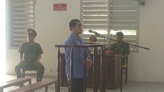 Xông vào đâm vợ và tình nhân đang khỏa thân, chồng bị tù 5 năm