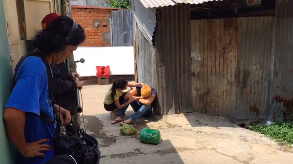 Thái độ khó đỡ của Ngọc Trinh khi Lương Mạnh Hải bị đánh bầm mặt vì mình - Ảnh 3.