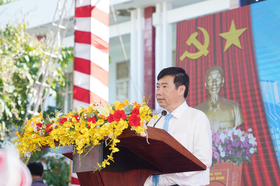 Ông Phạm Thiện Nghĩa - Phó Bí thư Tỉnh ủy, Chủ tịch UBND tỉnh Đồng Tháp phát biểu tại lễ khai giảng. Ông Phạm Thiện Nghĩa - Phó Bí thư Tỉnh ủy, Chủ tịch UBND tỉnh Đồng Tháp phát biểu tại lễ khai giảng.