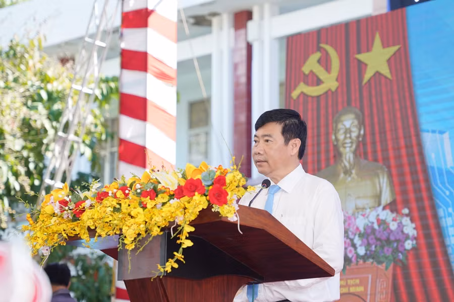 Ông Phạm Thiện Nghĩa - Phó Bí thư Tỉnh ủy, Chủ tịch UBND tỉnh Đồng Tháp phát biểu tại lễ khai giảng.