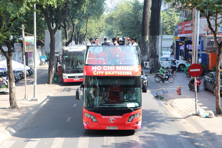 Xe buýt mui trần sẽ phục vụ khách từ 9 sáng đến 22h đêm mỗi ngày