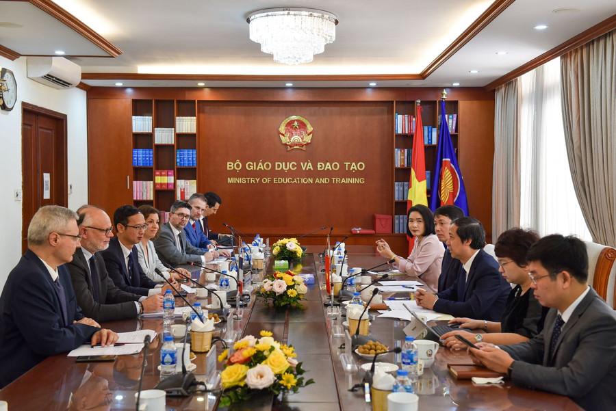 Toàn cảnh buổi tiếp. Toàn cảnh buổi tiếp.