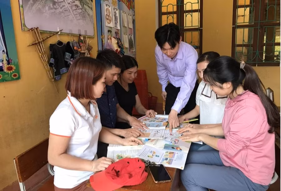 Một buổi sinh hoạt chuyên môn của các nhà giáo ở huyện vùng cao Trạm Tấu. Ảnh: TG