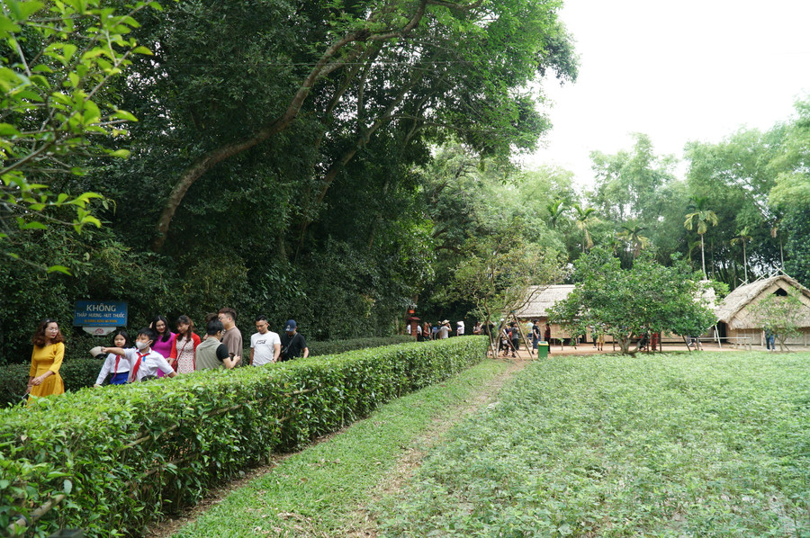 Quê nội Chủ tịch Hồ Chí Minh tại Làng Sen, xã Kim Liên, Nam Đàn, Nghệ An. Quê nội Chủ tịch Hồ Chí Minh tại Làng Sen, xã Kim Liên, Nam Đàn, Nghệ An.