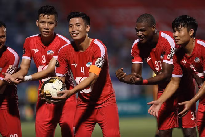 Các cầu thủ Viettel đang nắm nhiều lợi thế trong cuộc đua tới ngôi vị cao nhất bóng đá Việt Nam. 