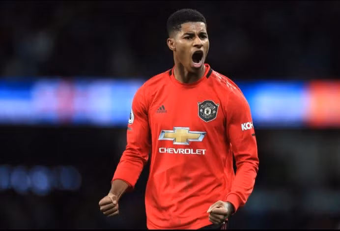 Rashford trở thành người hùng của hàng triệu trẻ em trong năm 2020. 
