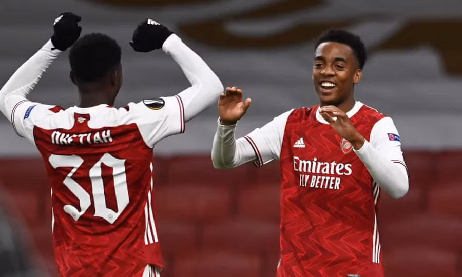 Arsenal có chiến thắng 3-0 trước Dundalk.