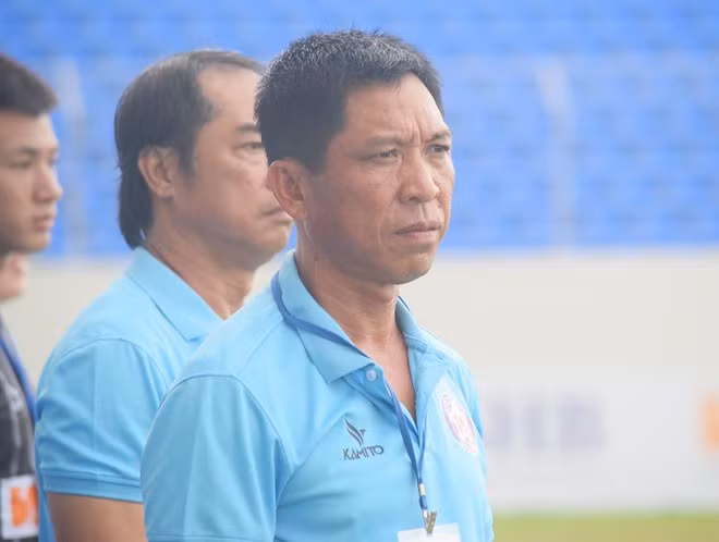 HLV Đào Quang Hùng bị Quảng Nam sa thải sau trận thua 1-4 trước SLNA. 