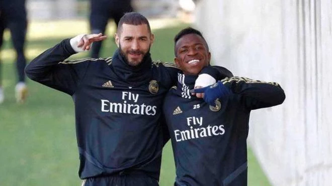 Benzema và Vinicius đã như “không có chuyện gì xảy ra”.