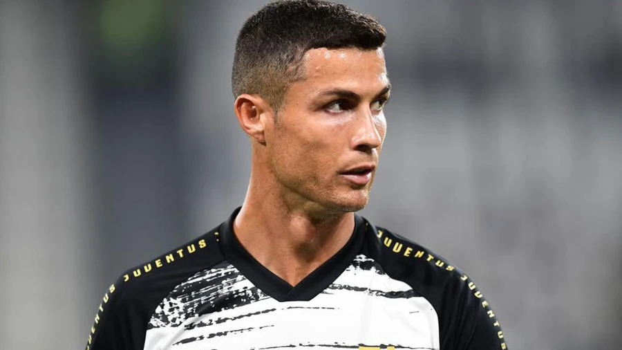 Ronaldo dương tính với Covid-19 hiện đang phải cách ly.