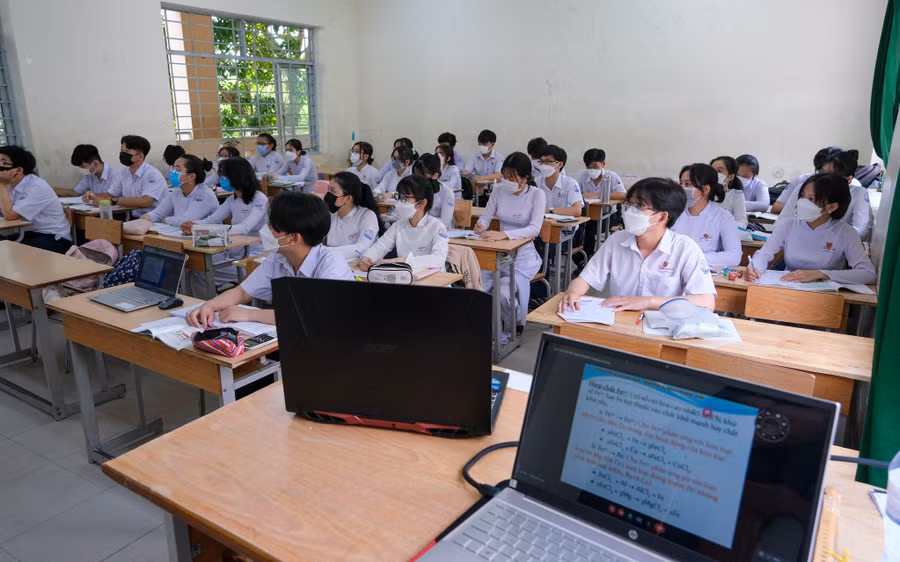 Công tác tư vấn lựa chọn tổ hợp môn học cho học sinh lớp 10 cần phải được đẩy mạnh.