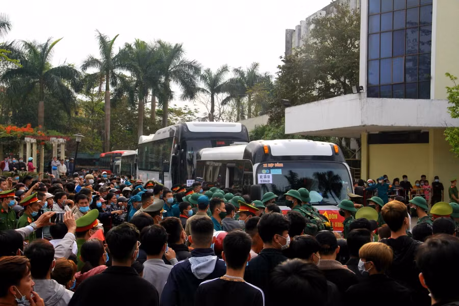 Thừa Thiên - Huế: Xúc động hình ảnh tân binh hăng hái lên đường nhập ngũ ảnh 6