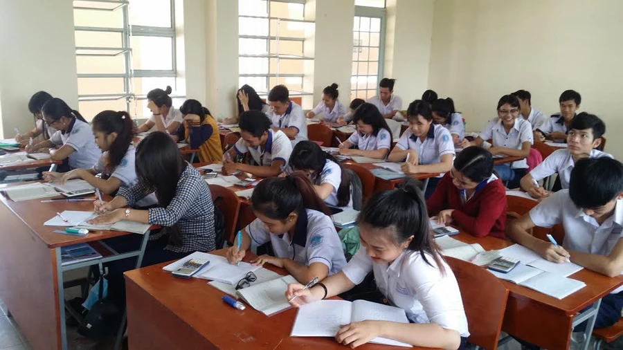 Học sinh Trường THPT thành phố Sóc Trăng trong giờ học