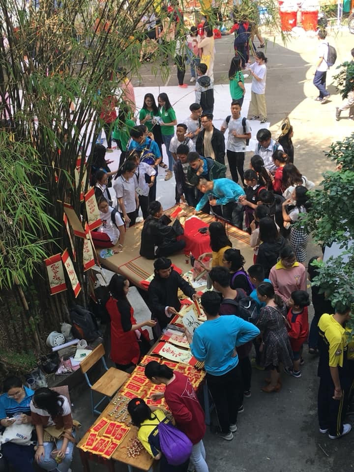 Phố ông Đồ thu nhỏ tại Trường THPT Bùi Thị Xuân