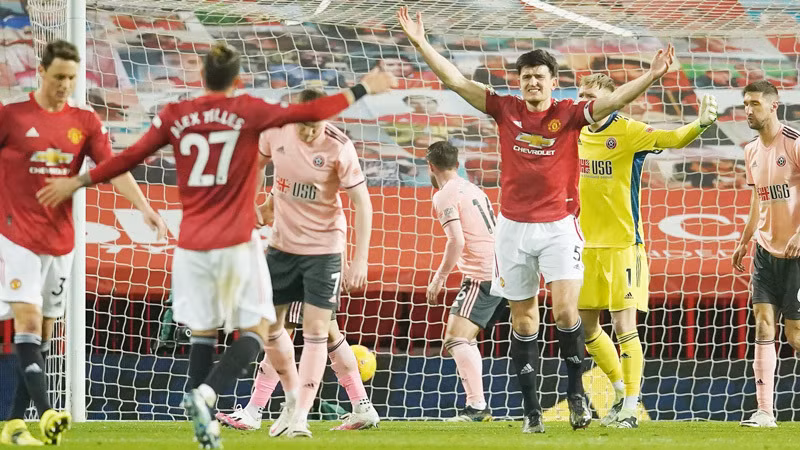 Maguire phản ứng rằng anh không va chạm với thủ môn Rámdale.