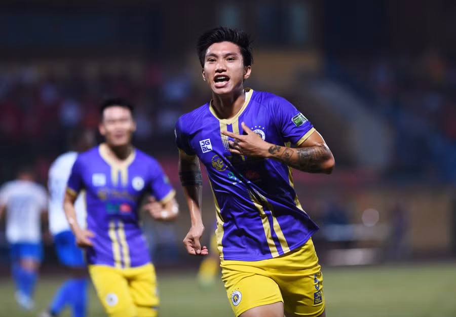 Đoàn Văn Hậu khoác áo Công an Hà Nội từ mùa giải 2023. Đoàn Văn Hậu khoác áo Công an Hà Nội từ mùa giải 2023.