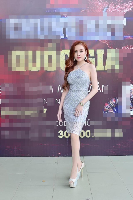 Bà Tưng Huyền Anh diện váy bó sát khoe đường cong chuẩn mực 90 -60 90 - Ảnh 5 Ba Tung Huyen Anh dien vay bo sat khoe duong cong chuan muc 90 -60 90 - Anh 5