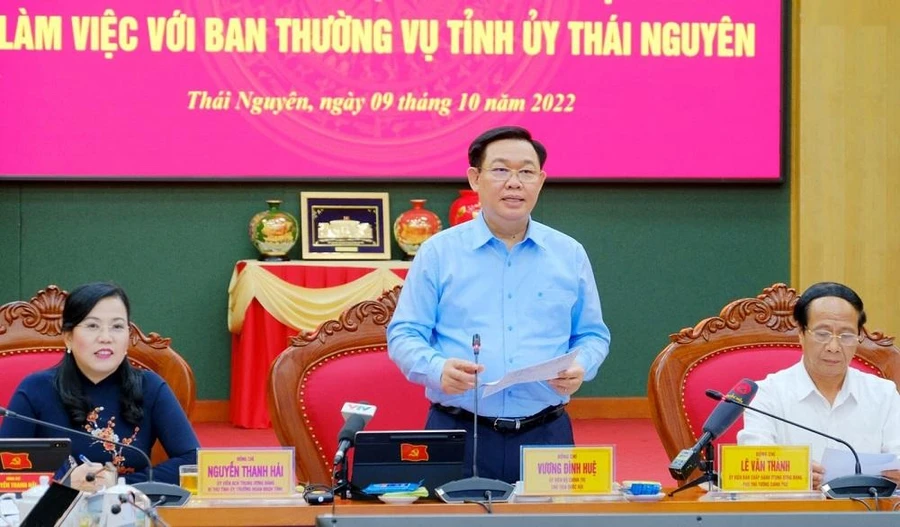 Chủ tịch Quốc hội Vương Đình Huệ làm việc với Ban thường vụ Tỉnh ủy Thái Nguyên.