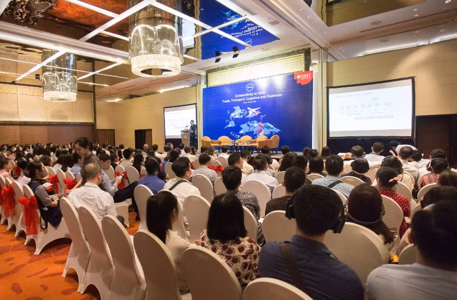 Diễn đàn thu hút hơn 340 người tham dự đến từ các doanh nghiệp trong và ngoài nước, các trường đại học và tổ chức trong nước, cũng như phụ huynh và sinh viên RMIT. Diễn đàn thu hút hơn 340 người tham dự đến từ các doanh nghiệp trong và ngoài nước, các trường đại học và tổ chức trong nước, cũng như phụ huynh và sinh viên RMIT.