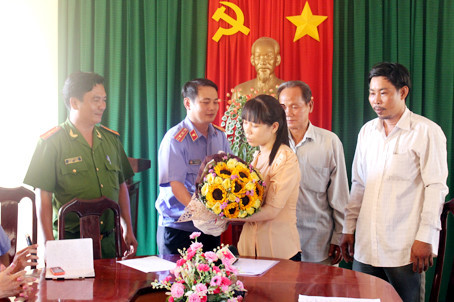Cách chức Thượng tá Công an bắt oan người tố cáo Cach chuc Thuong ta Cong an bat oan nguoi to cao