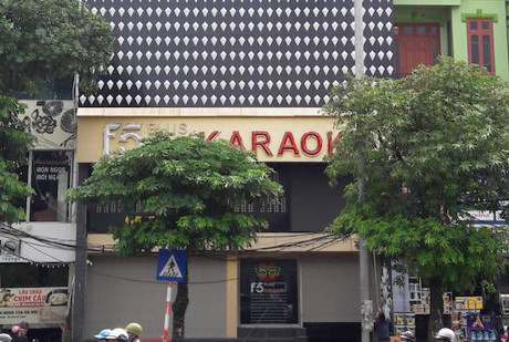 Hà Nội: Tổng kiểm tra quán karaoke, bar, vũ trường sau hàng loạt vụ hỏa hoạn - Ảnh 1 Ha Noi: Tong kiem tra quan karaoke, bar, vu truong sau hang loat vu hoa hoan - Anh 1