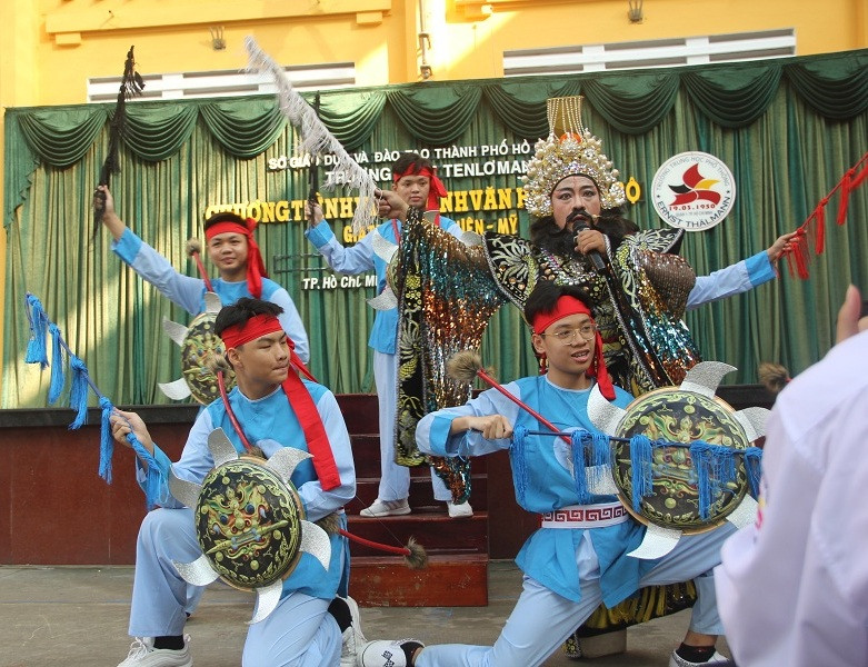 Học sinh tham gia vở diễn Trọng Thủy Mị Châu