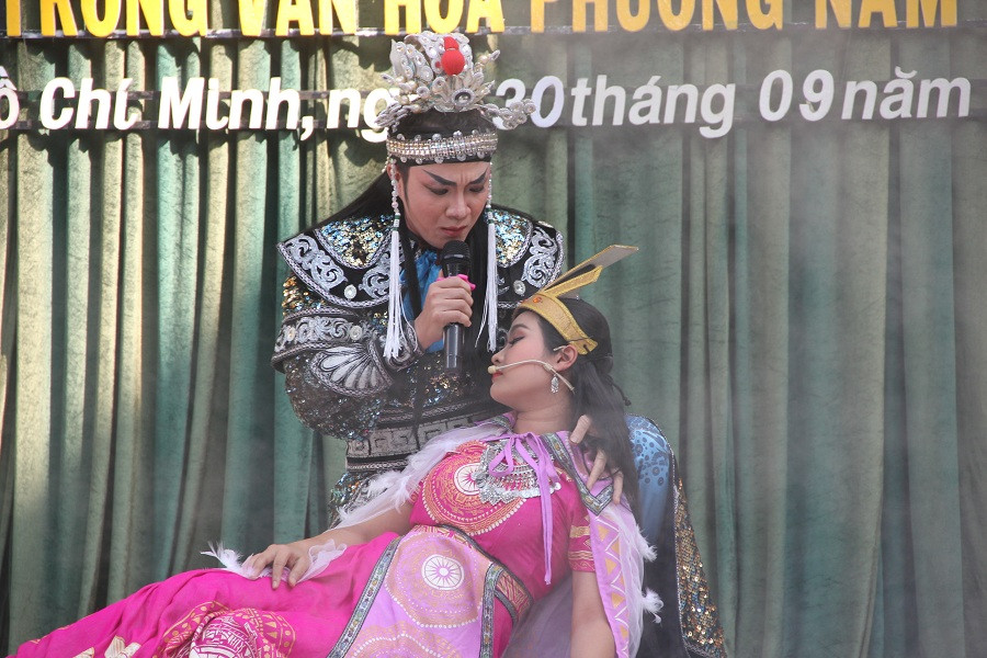 Hai nghệ sĩ trong vai Trọng Thủy-Mị Châu