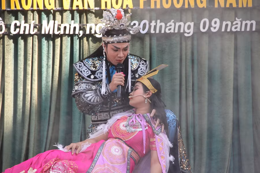 Hai nghệ sĩ trong vai Trọng Thủy-Mị Châu