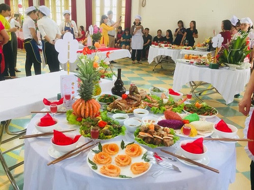 Mâm cỗ gia đình Việt Mâm cỗ gia đình Việt