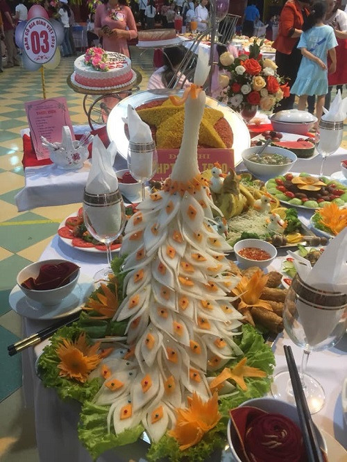 Tạo hình mâm cỗ Việt vô cùng đẹp mắt Tạo hình mâm cỗ Việt vô cùng đẹp mắt