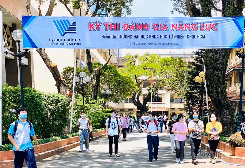 Thí sinh tham dự kỳ thi đánh giá năng lực ở Trường ĐH Khoa học Tự nhiên.