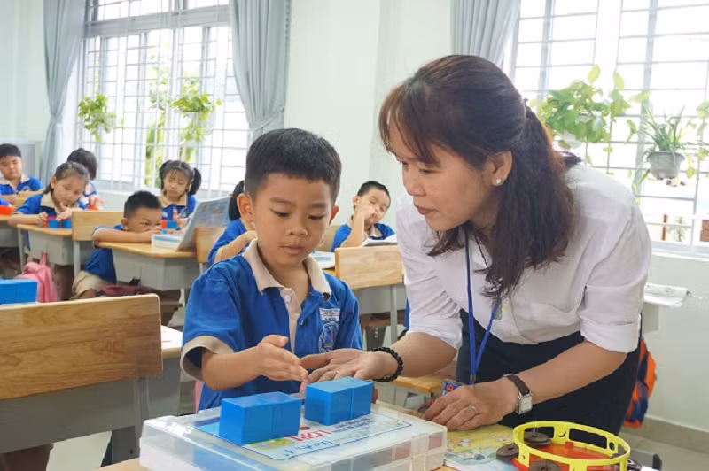 Học sinh lớp 1 Trường Tiểu học Phạm Văn Chính, TP Thủ Đức trong giờ học Toán. Ảnh minh họa: Q.Nguyễn